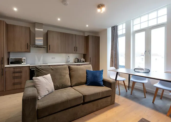 Deluxe North Central London Apartment